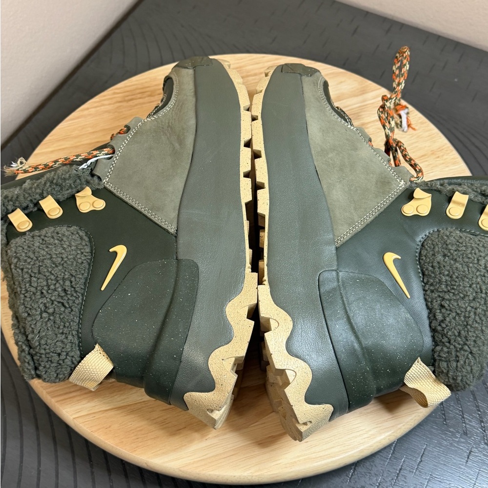 Nike women’s City Classic Premium Waterproof Boots - Picture 9 of 11